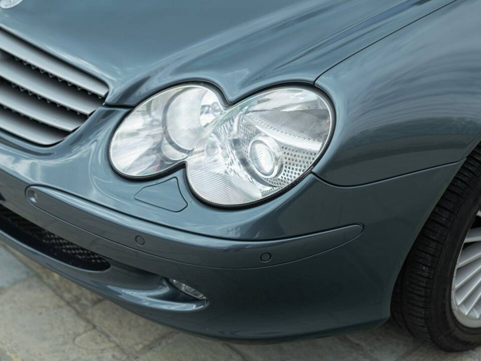 Image 26/50 of Mercedes-Benz SL 500 (2001)