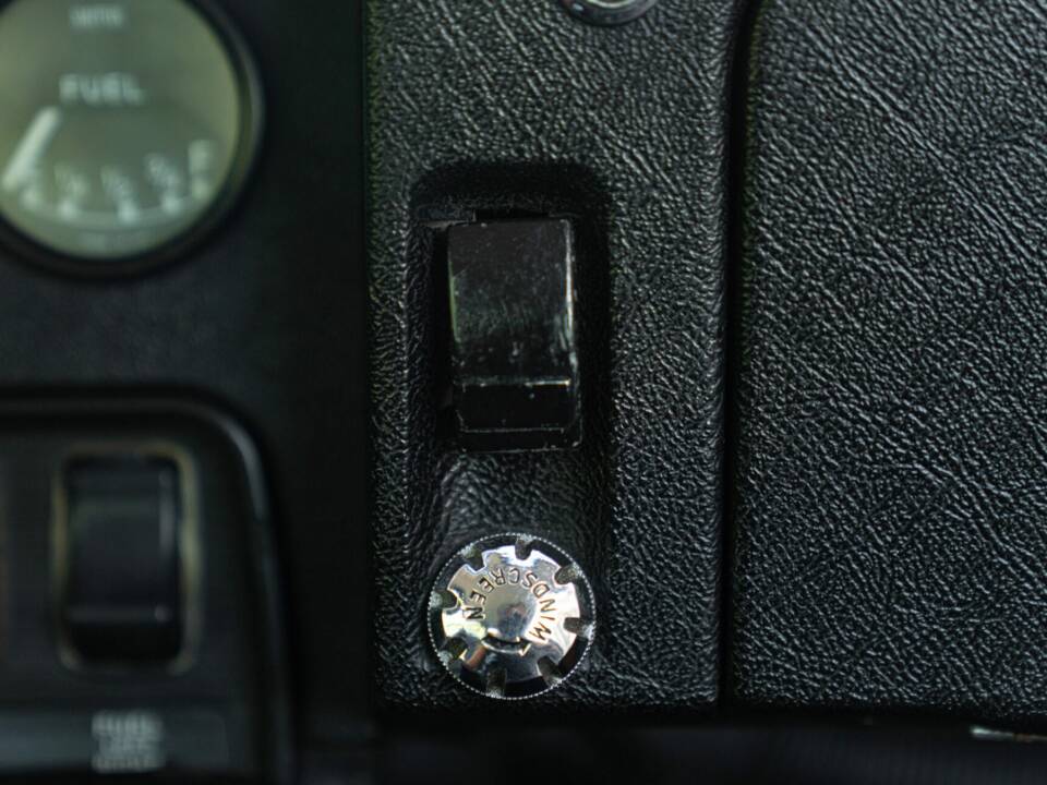 Image 40/50 de Jaguar E-Type (1968)