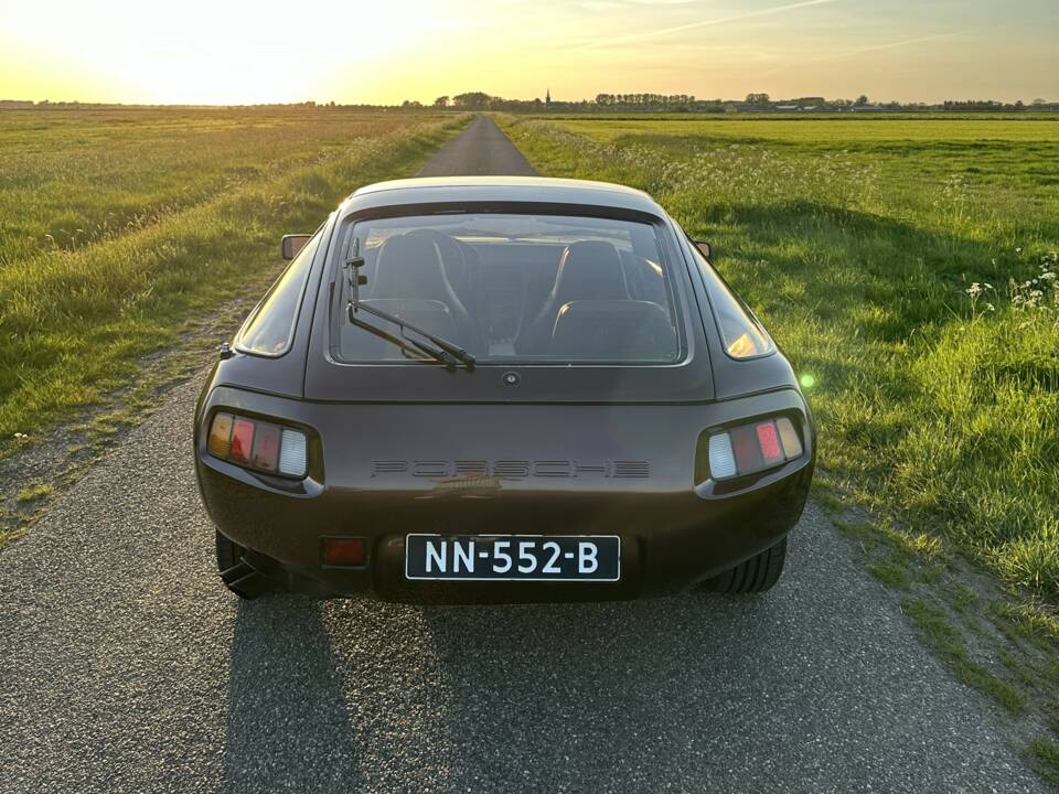 Image 3/5 of Porsche 928 (1981)