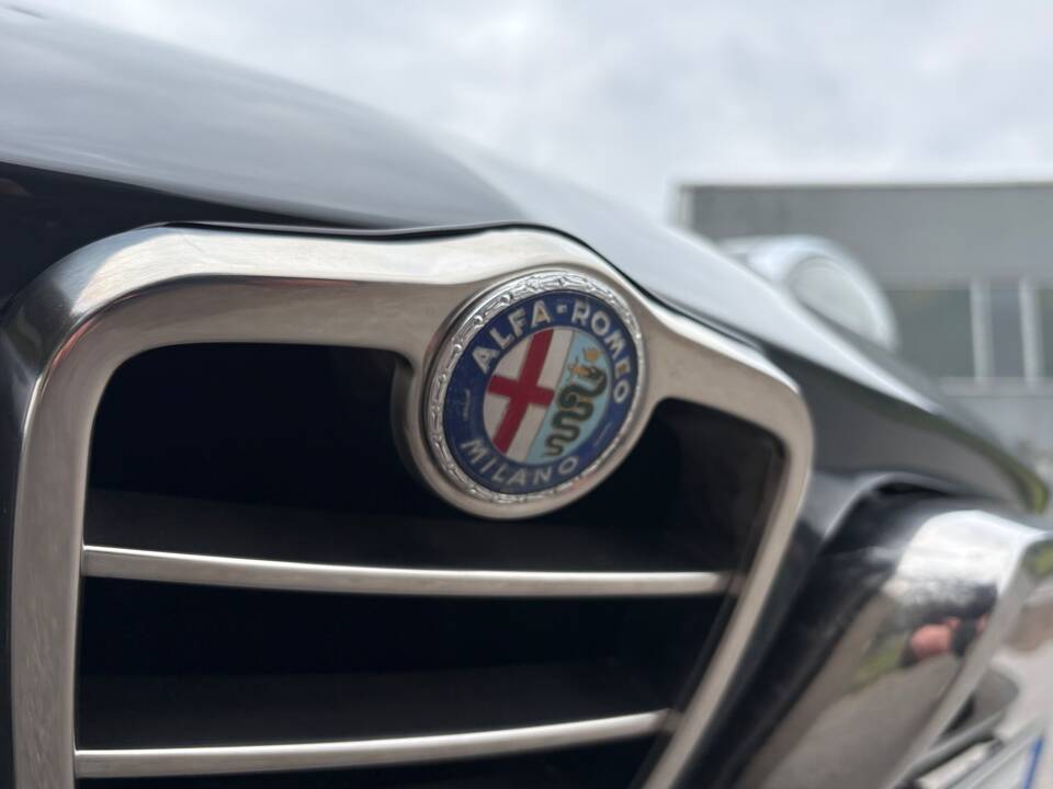 Imagen 30/32 de Alfa Romeo 1750 Spider (1970)