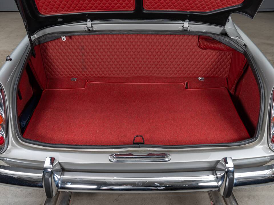 Image 28/29 of Ferrari 250 GTE (1961)