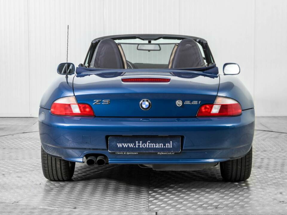 Image 13/50 of BMW Z3 2.2i (2001)