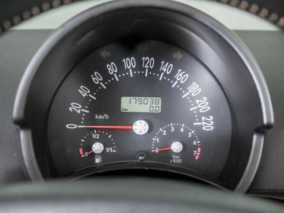 Imagen 19/48 de Volkswagen New Beetle 1.6 (2004)