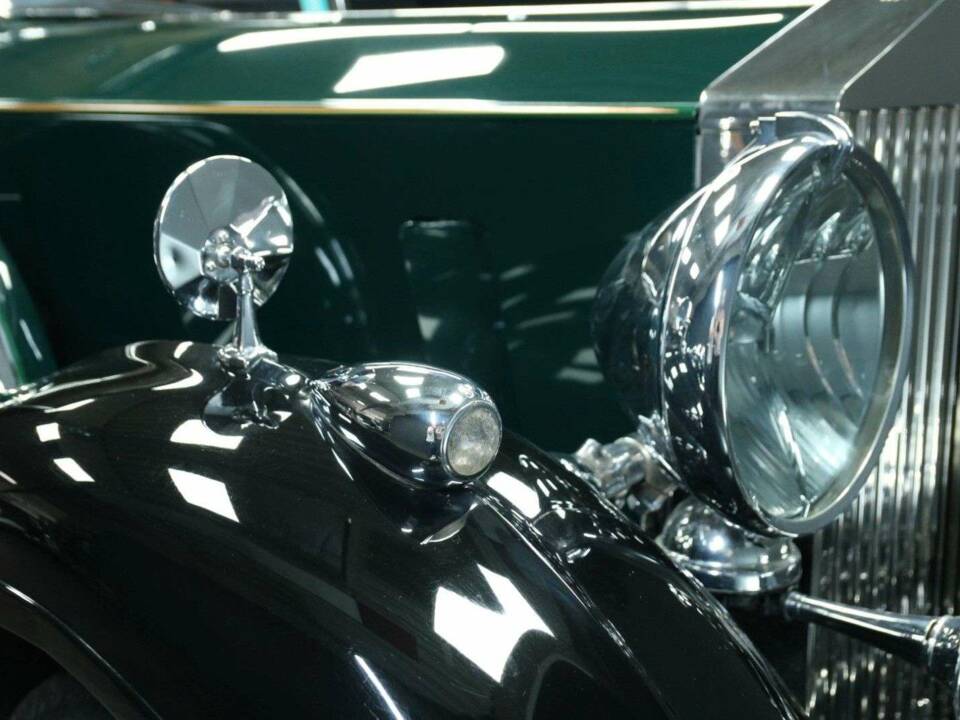Image 28/30 of Rolls-Royce Phantom III (1938)