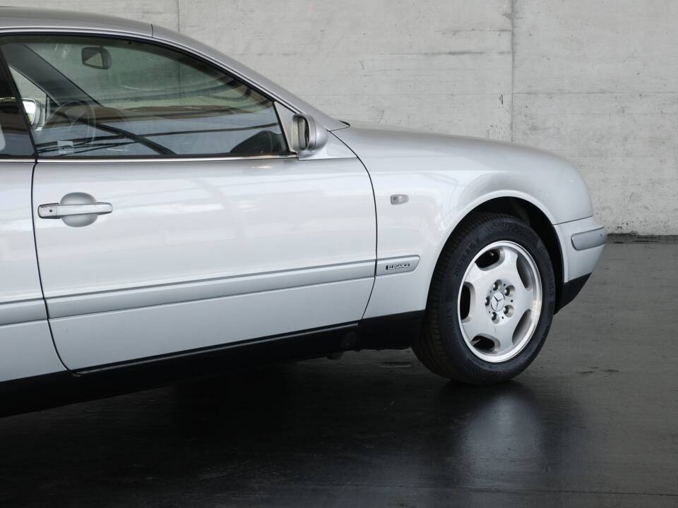 Bild 18/50 von Mercedes-Benz CLK 230 Kompressor (1999)