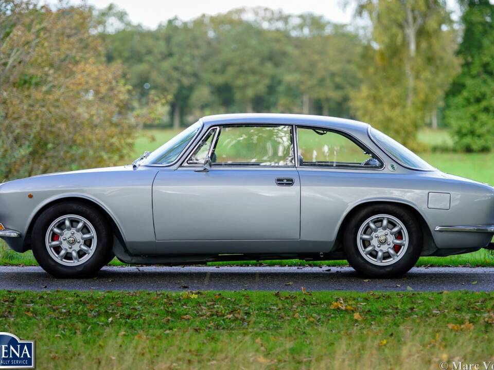 Bild 3/62 von Alfa Romeo 2000 GT Veloce (1974)