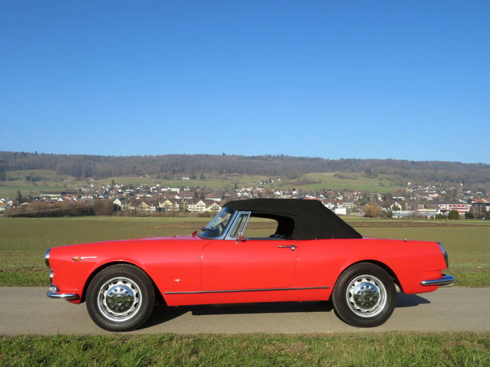 Image 4/21 of Alfa Romeo 2600 Spider (1966)