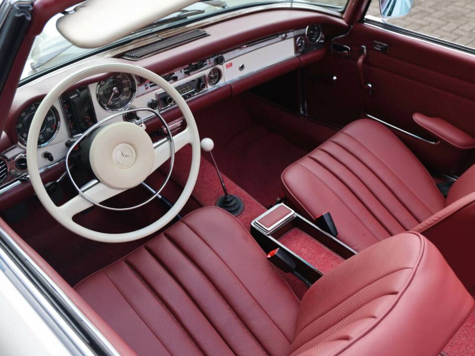 Image 11/14 of Mercedes-Benz 280 SL (1969)