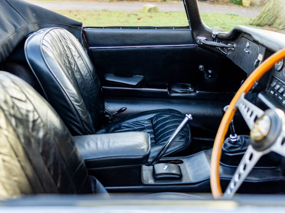 Image 45/50 de Jaguar E-Type (1969)