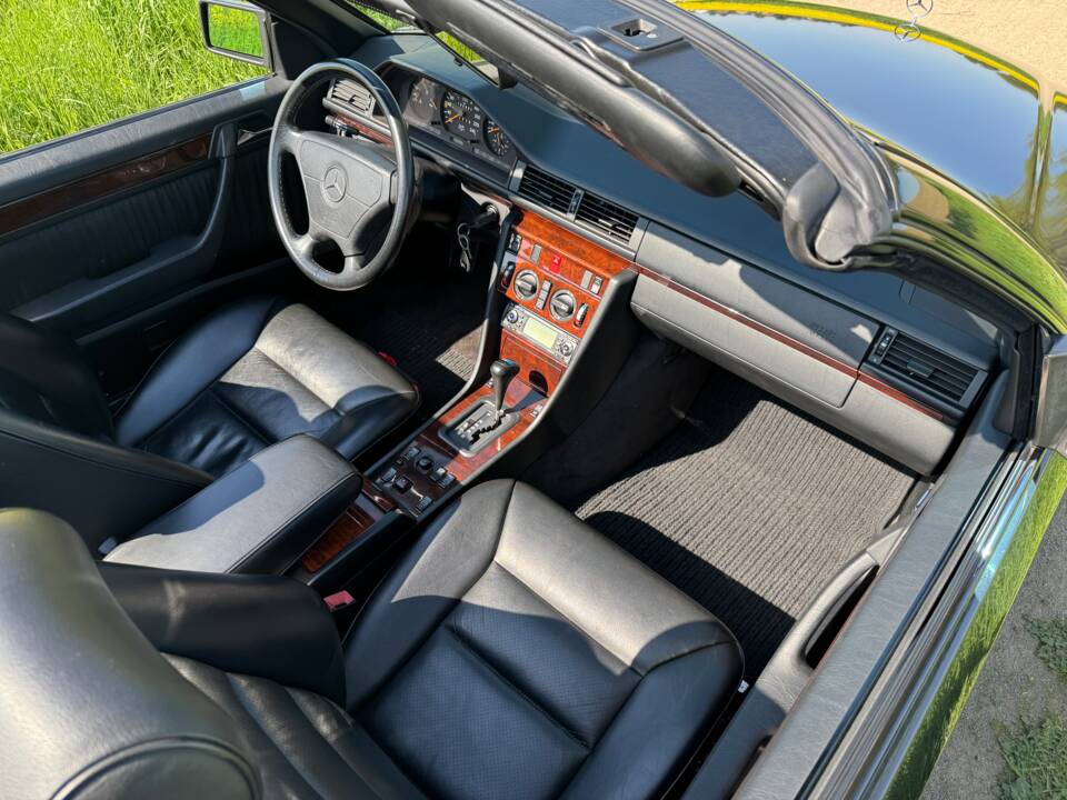 Imagen 3/7 de Mercedes-Benz E 220 (1996)