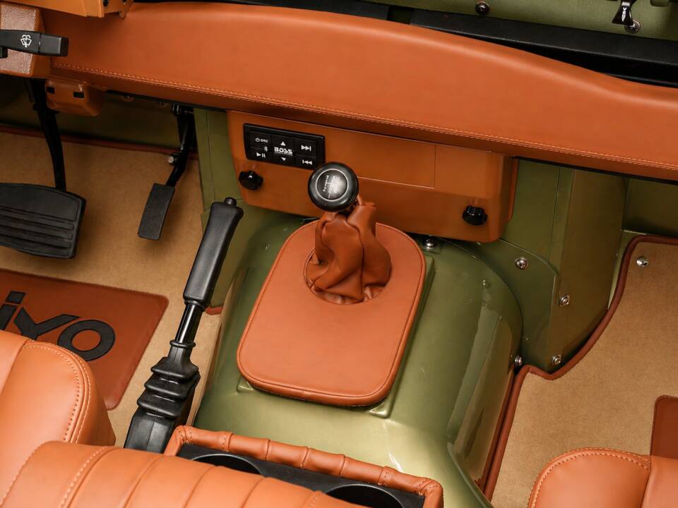 Bild 23/47 von Land Rover 90 (1990)