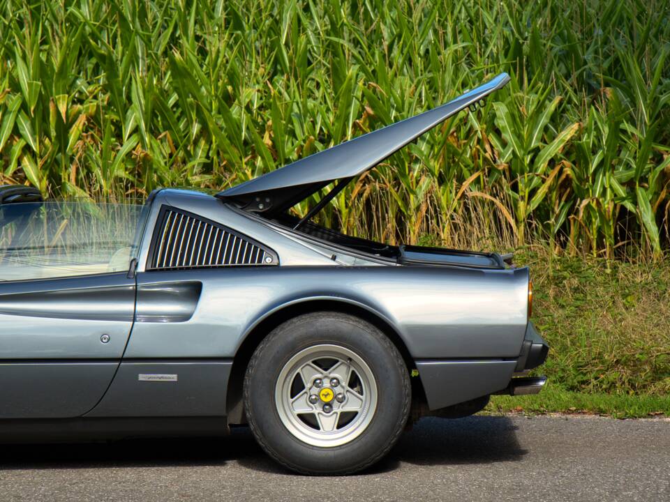 Bild 7/49 von Ferrari 308 GTS Quattrovalvole (1985)