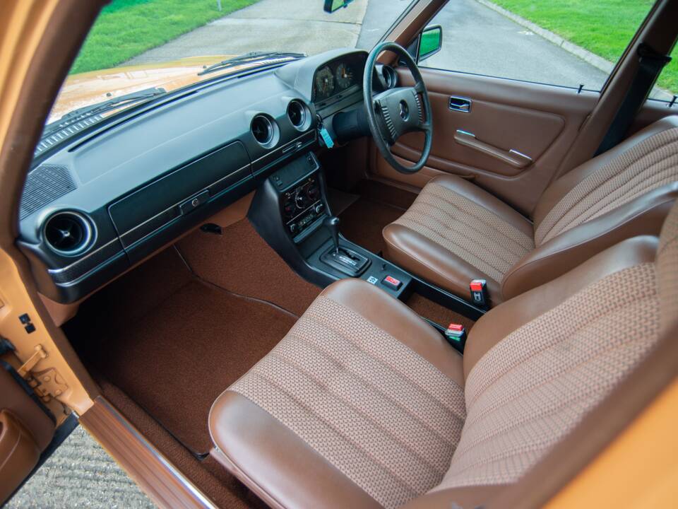 Image 12/32 of Mercedes-Benz 250 (1978)