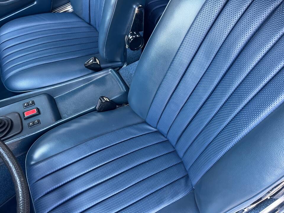 Image 11/26 of Mercedes-Benz 350 SL (1974)