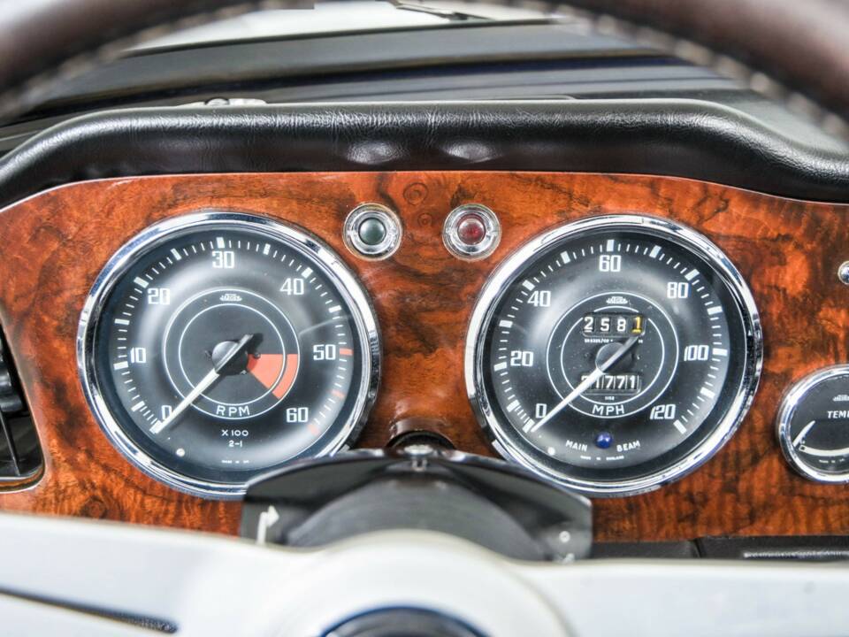 Image 15/50 of Triumph TR 4A (1967)