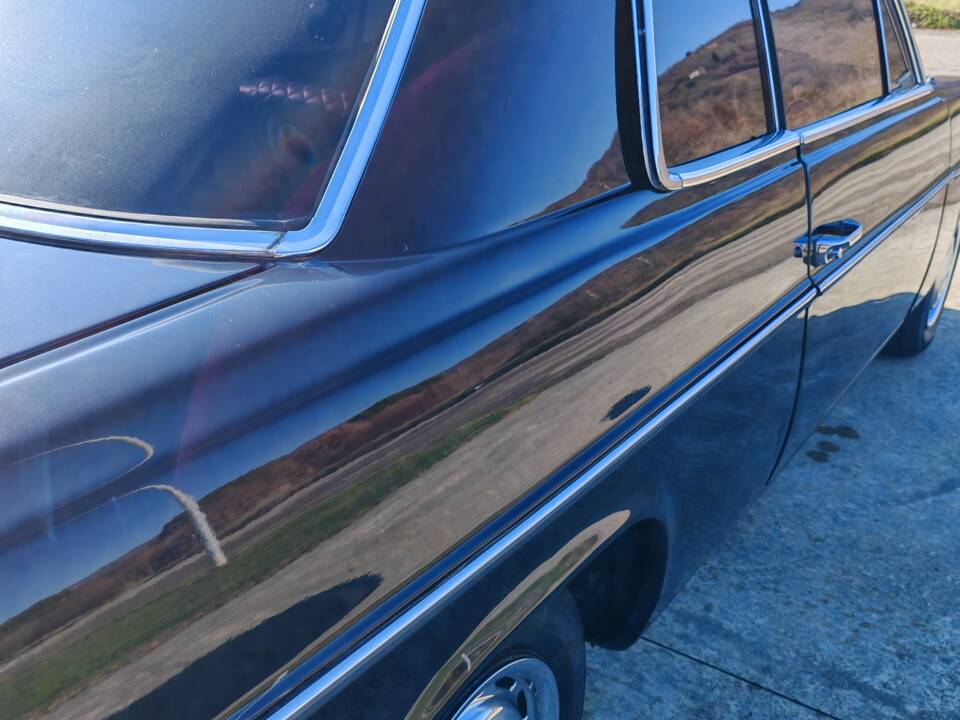 Bild 26/42 von Mercedes-Benz 250 C (1970)