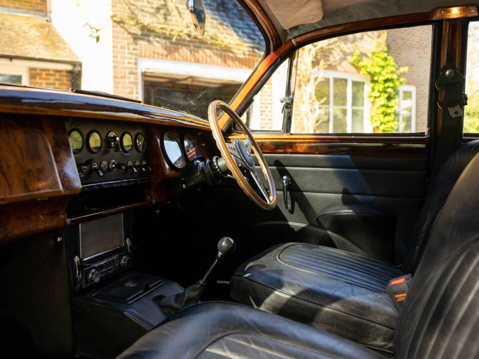 Image 4/50 de Jaguar Mk II 3.8 (1966)