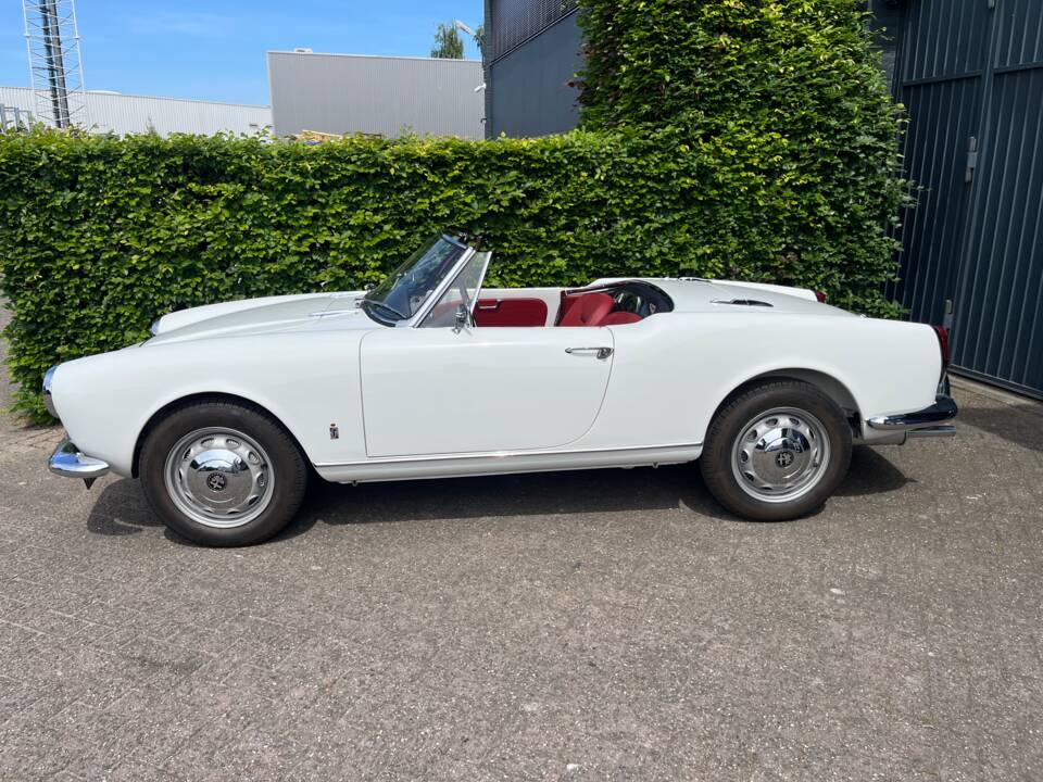 Image 3/28 of Alfa Romeo Giulia 1600 Spider (1962)