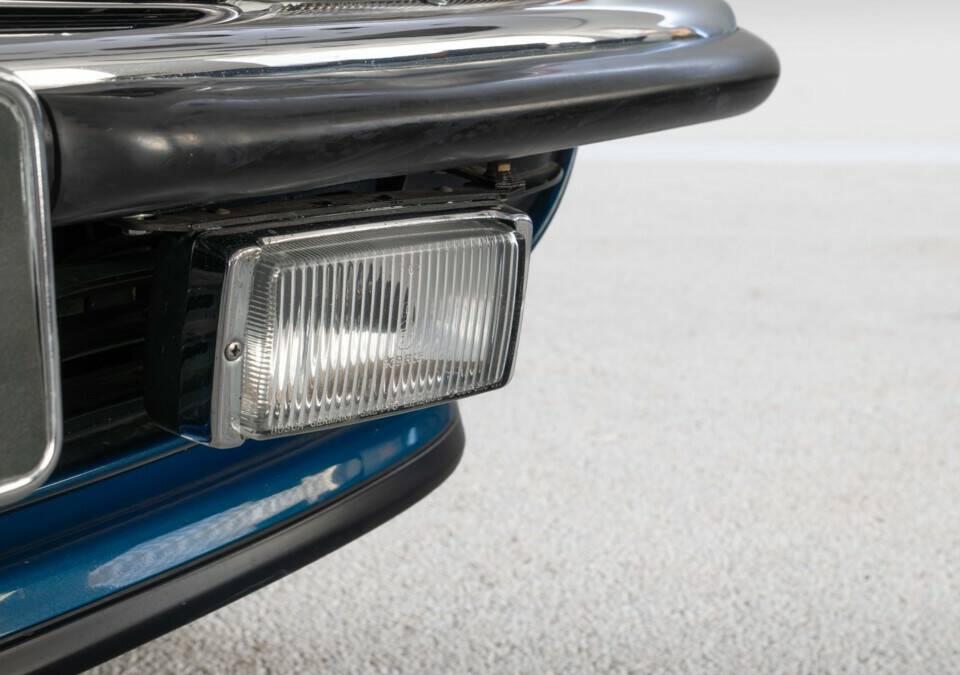 Image 11/29 of Mercedes-Benz 560 SL (1987)