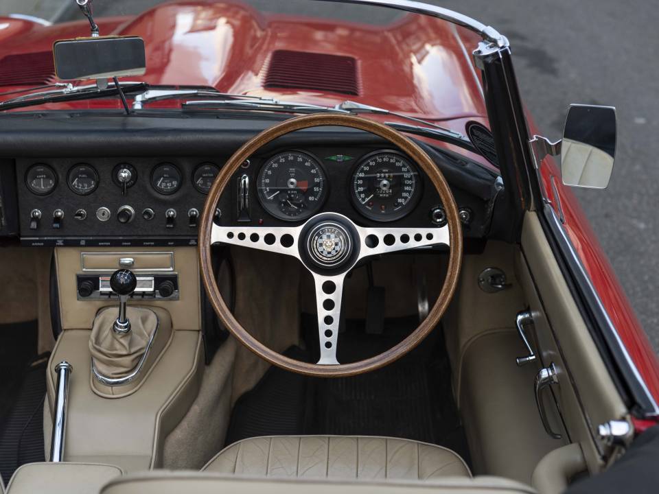 Image 19/25 of Jaguar E-Type 4.2 (1965)