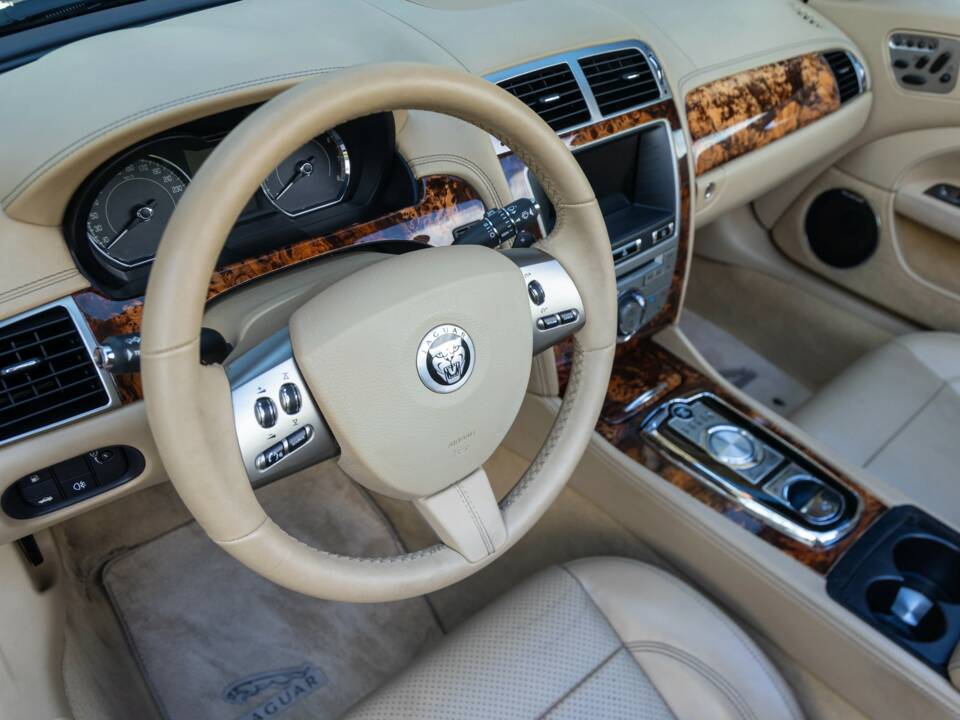 Image 49/50 of Jaguar XK (2011)
