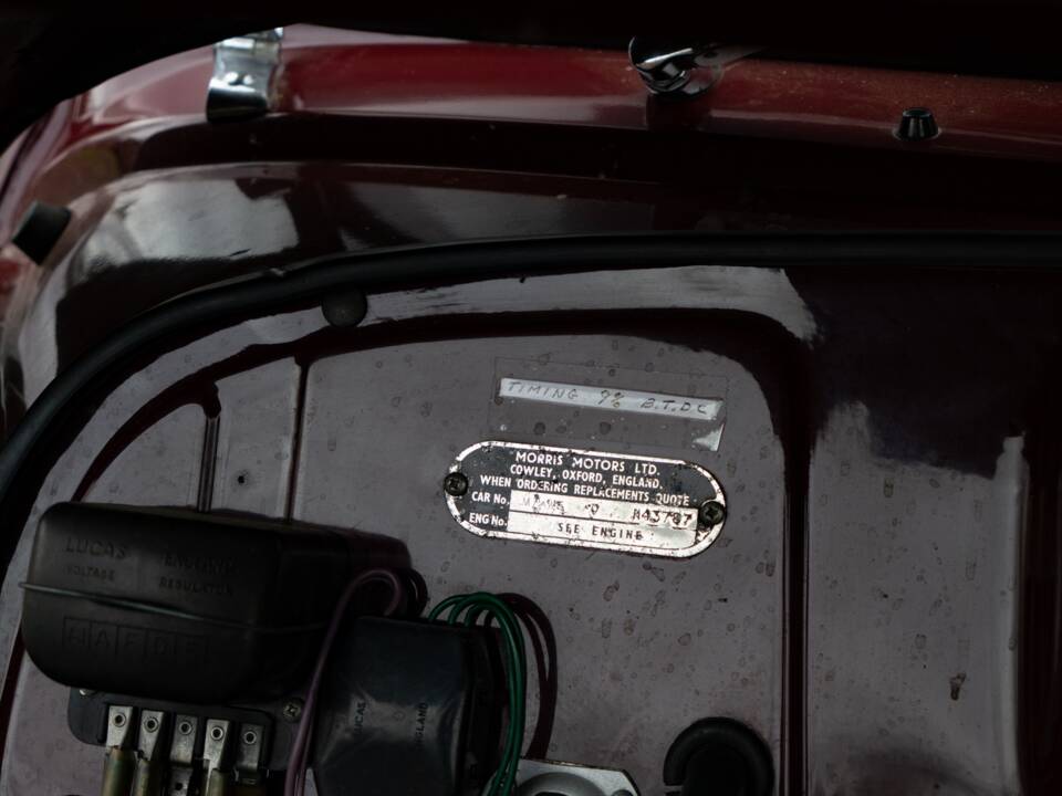 Image 42/43 of Morris Minor 1000 Traveller (1966)