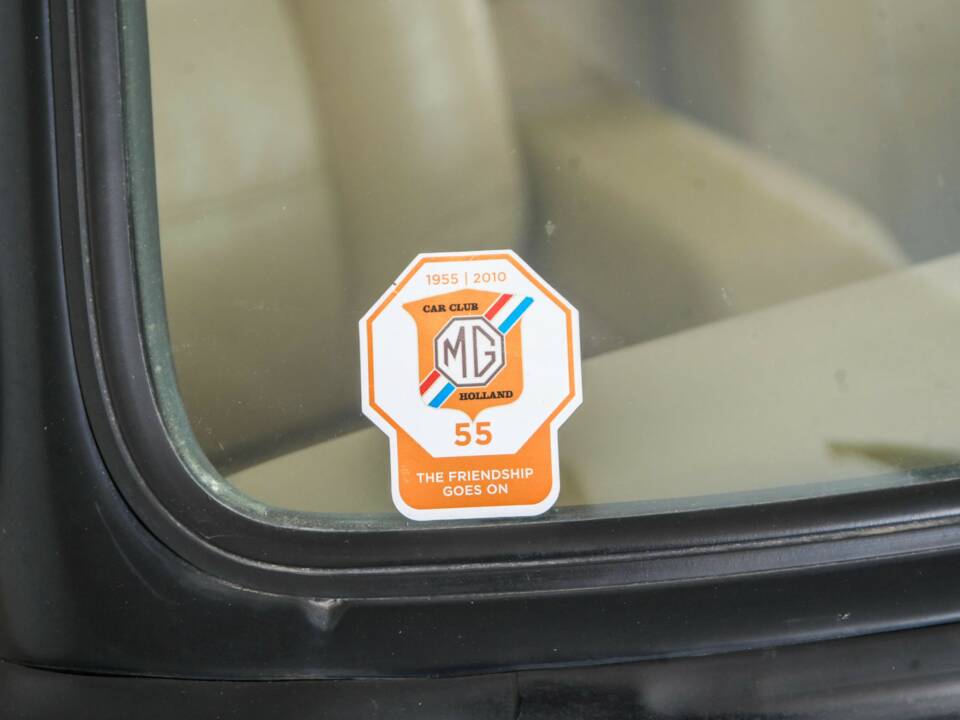 Immagine 25/50 di MG RV8 (1994)