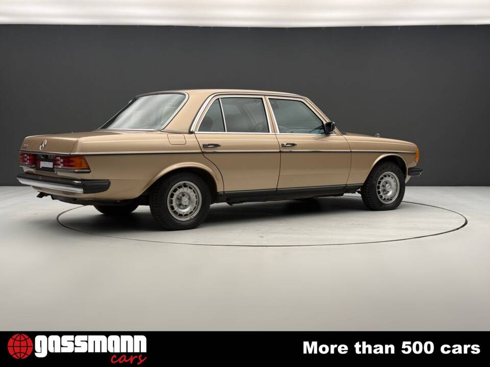 Image 8/15 of Mercedes-Benz 200 (1982)