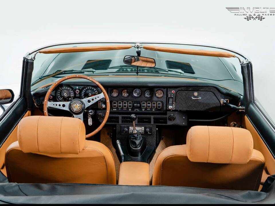 Image 16/18 de Jaguar Type E V12 (1973)