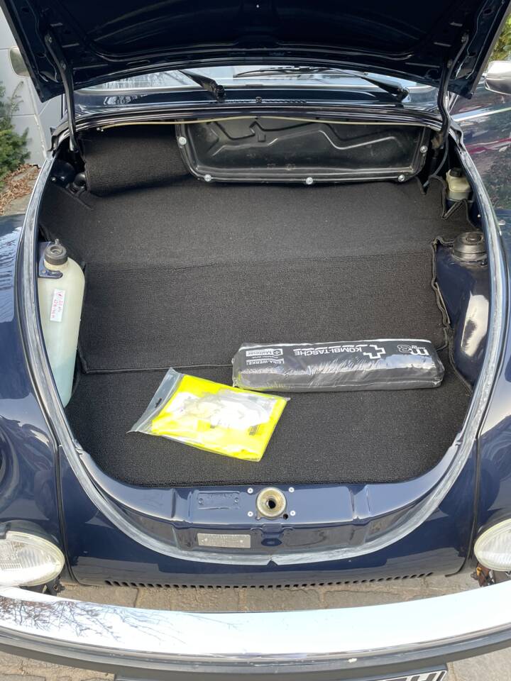 Image 13/17 of Volkswagen Maggiolone 1303 (1978)