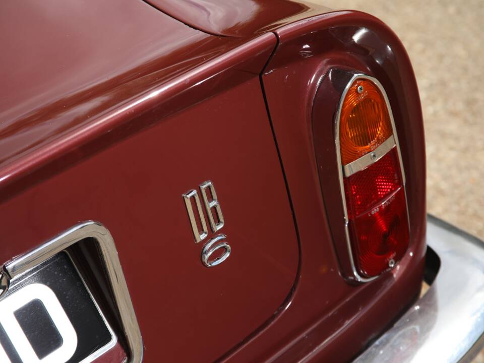 Image 21/23 of Aston Martin DB 6 (1966)