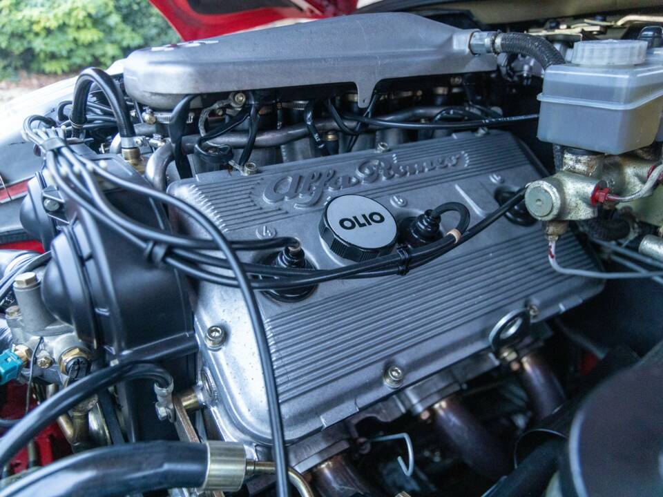 Image 37/50 of Alfa Romeo SZ (1991)