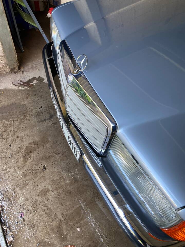 Image 18/26 of Mercedes-Benz 280 E (1982)
