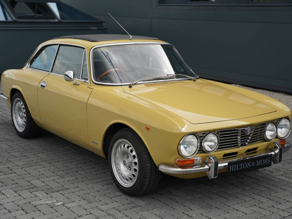 Bild 11/50 von Alfa Romeo 2000 GT Veloce (1975)