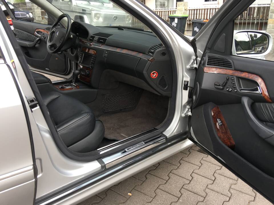 Immagine 15/38 di Mercedes-Benz S 55 AMG (2003)