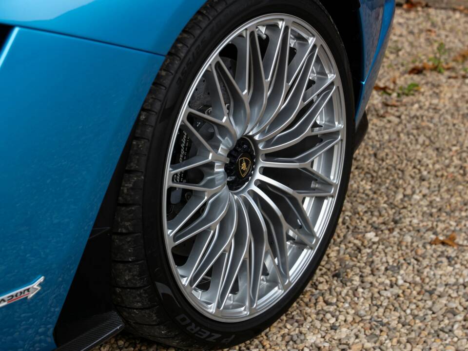Image 19/50 of Lamborghini Aventador S (2018)