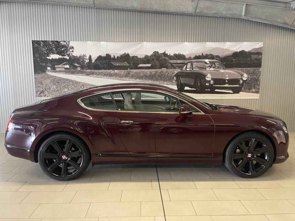 Image 2/20 of Bentley Continental GT V8 (2012)