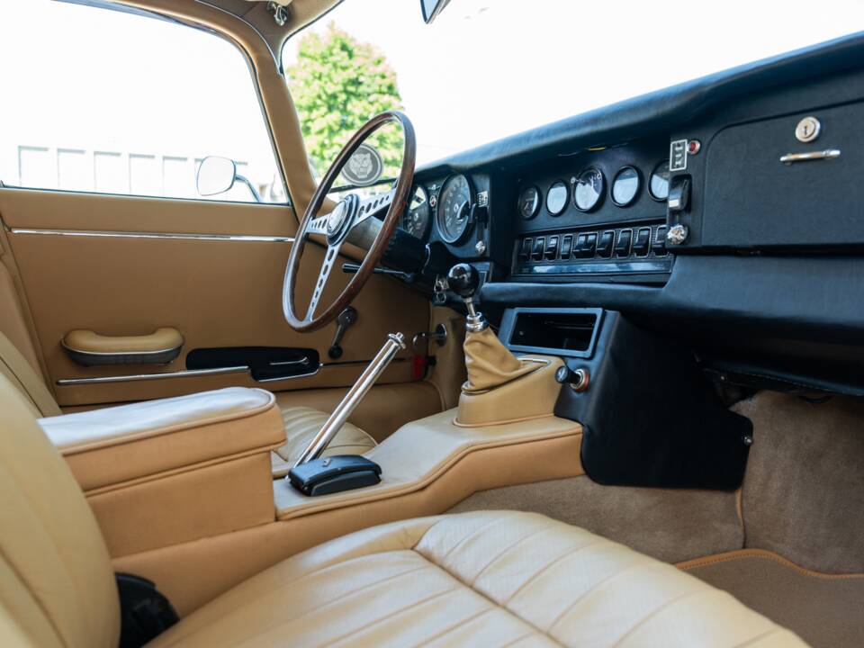Image 49/78 de Jaguar E-Type (1969)