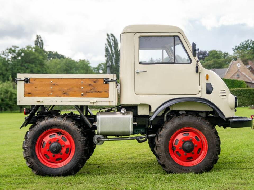 Image 4/15 of Mercedes-Benz Unimog 401 (1955)