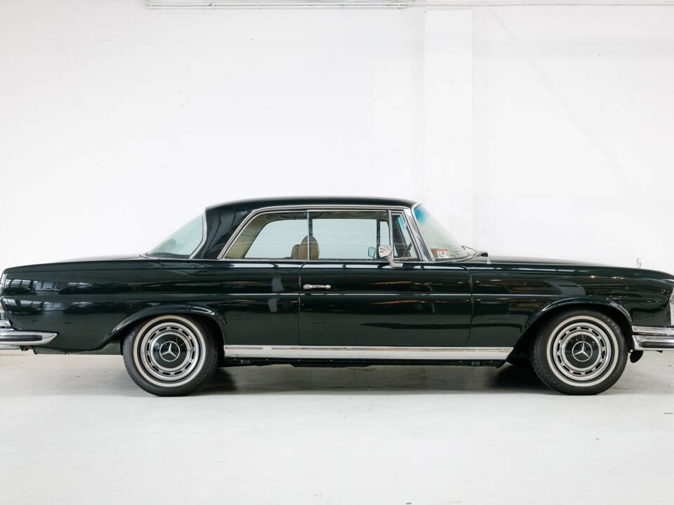 Image 3/32 of Mercedes-Benz 280 SE 3,5 (1971)