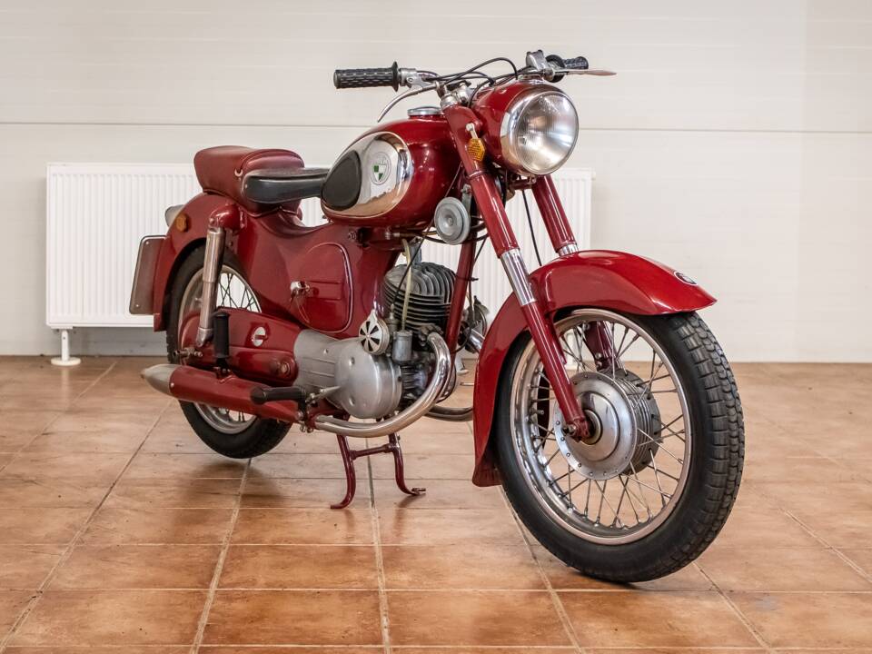 Image 2/10 de Puch 125 SVS (1956)