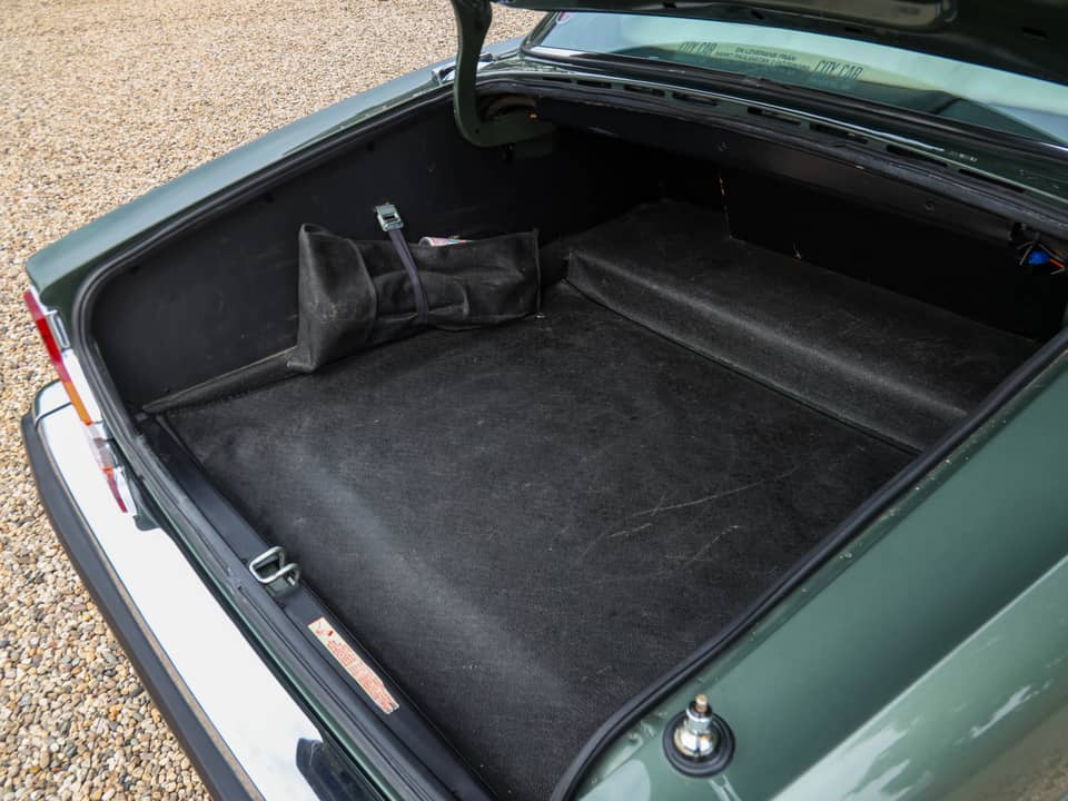 Image 39/50 of Jaguar XJ 6 4.2 (1985)
