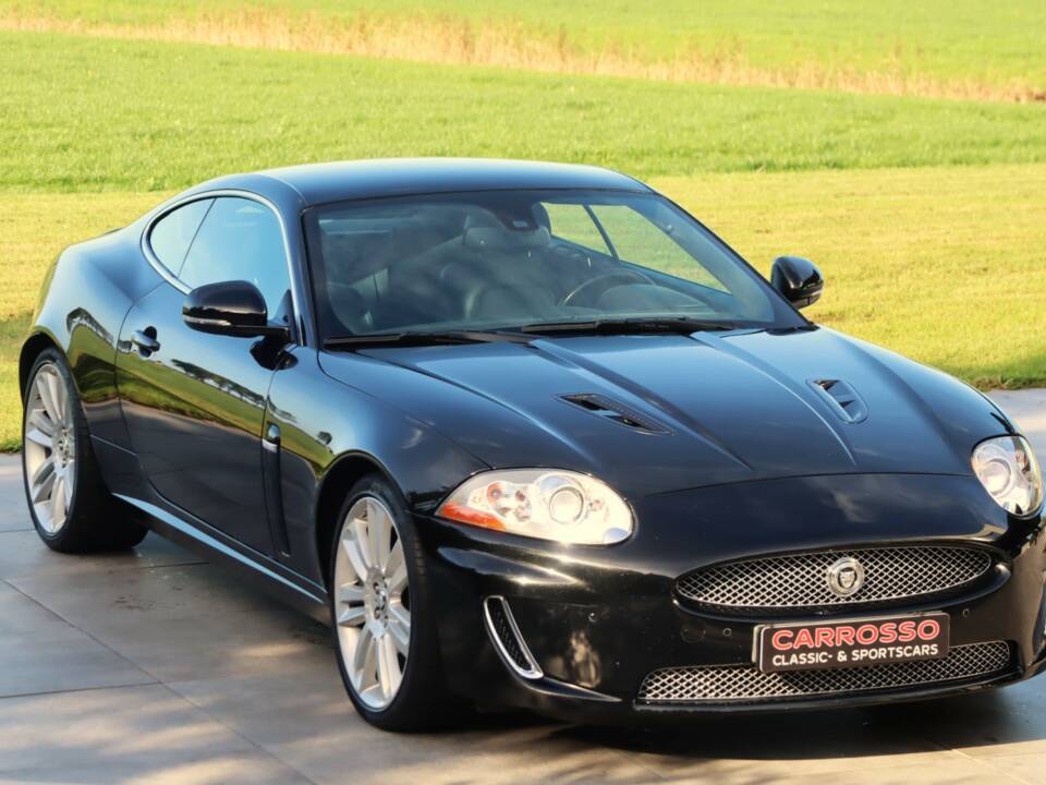 Image 32/50 of Jaguar XKR (2010)