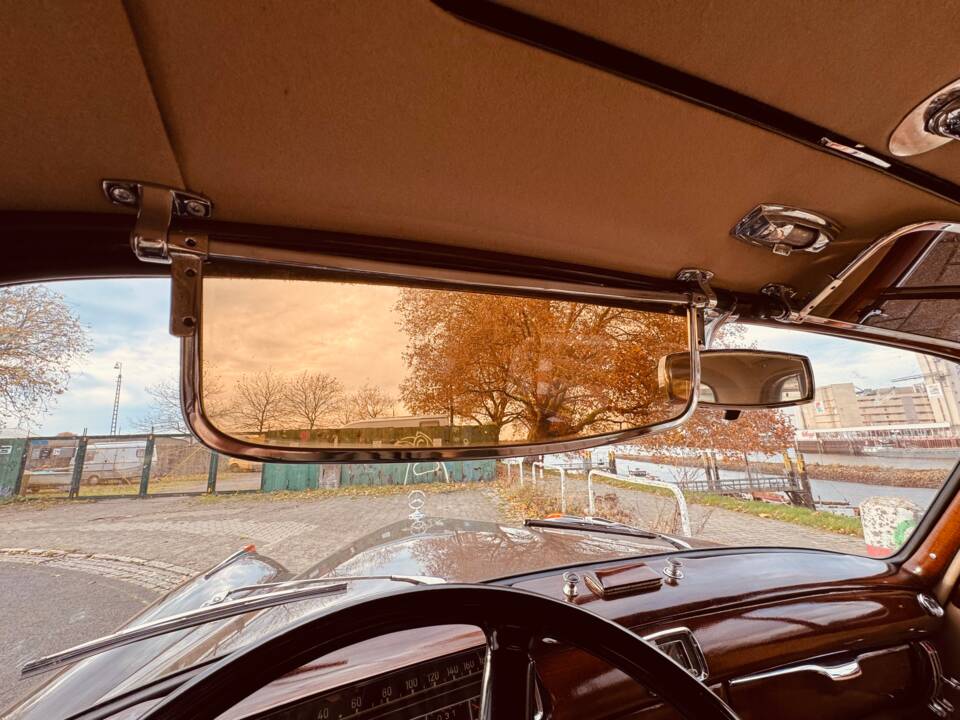 Image 19/43 of Mercedes-Benz 220 S (1956)