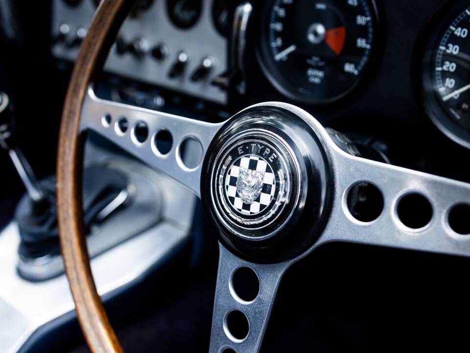 Image 37/46 de Jaguar E-Type "Lightweight" (1963)