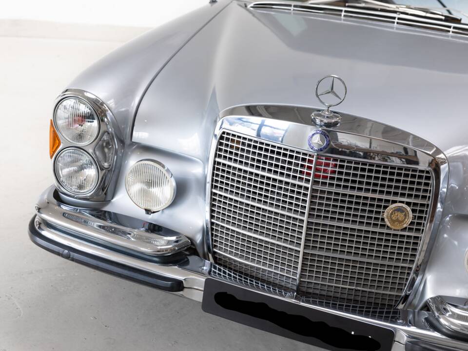 Image 3/27 of Mercedes-Benz 280 SEL 4,5 (1972)