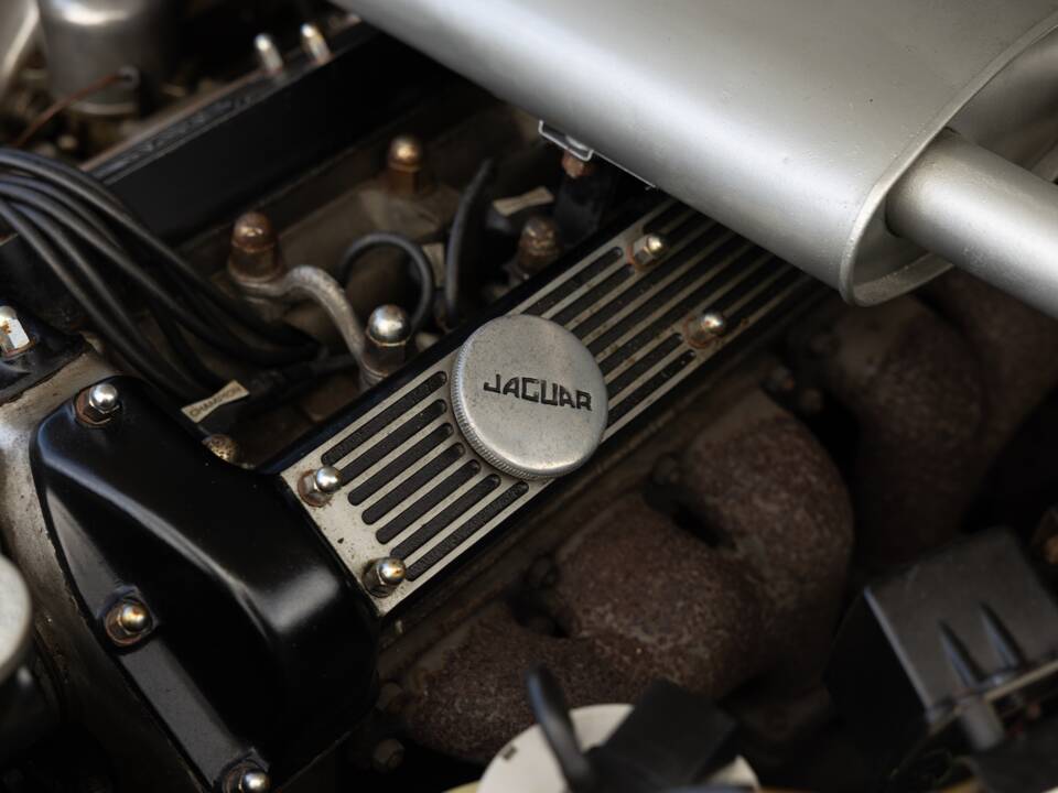 Image 45/50 of Jaguar Mk II 2.4 (1967)