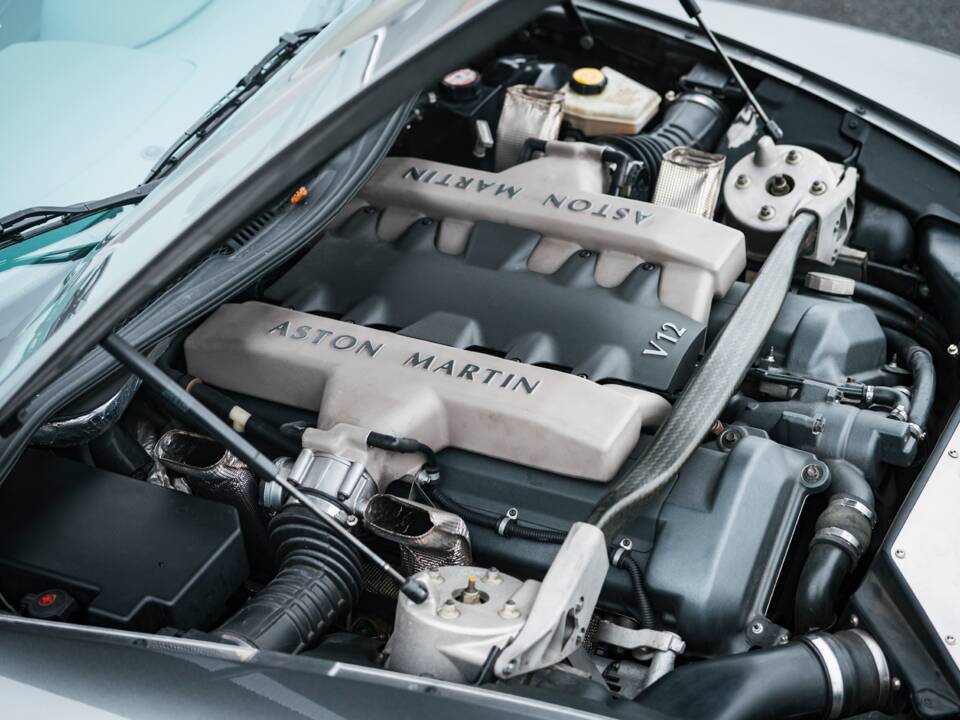 Image 20/23 of Aston Martin V12 Vanquish (2003)