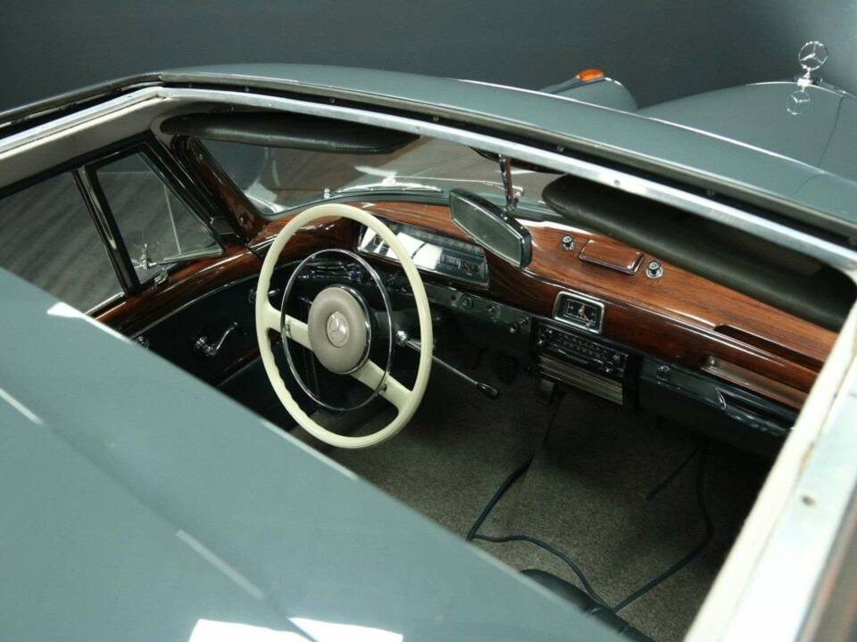 Bild 31/49 von Mercedes-Benz 220 SE (1960)