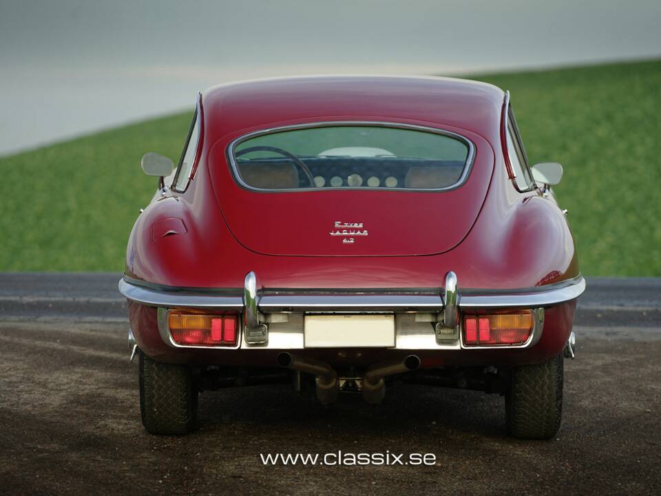 Image 6/17 of Jaguar E-Type (1970)